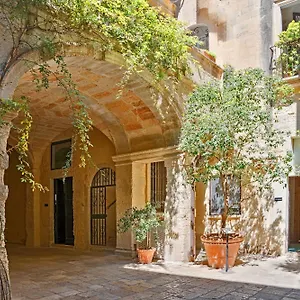palazzo-persone-dimora-storica.lecce-hotels.com/